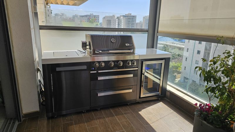 מטבח במרפסת סגורה BBQ